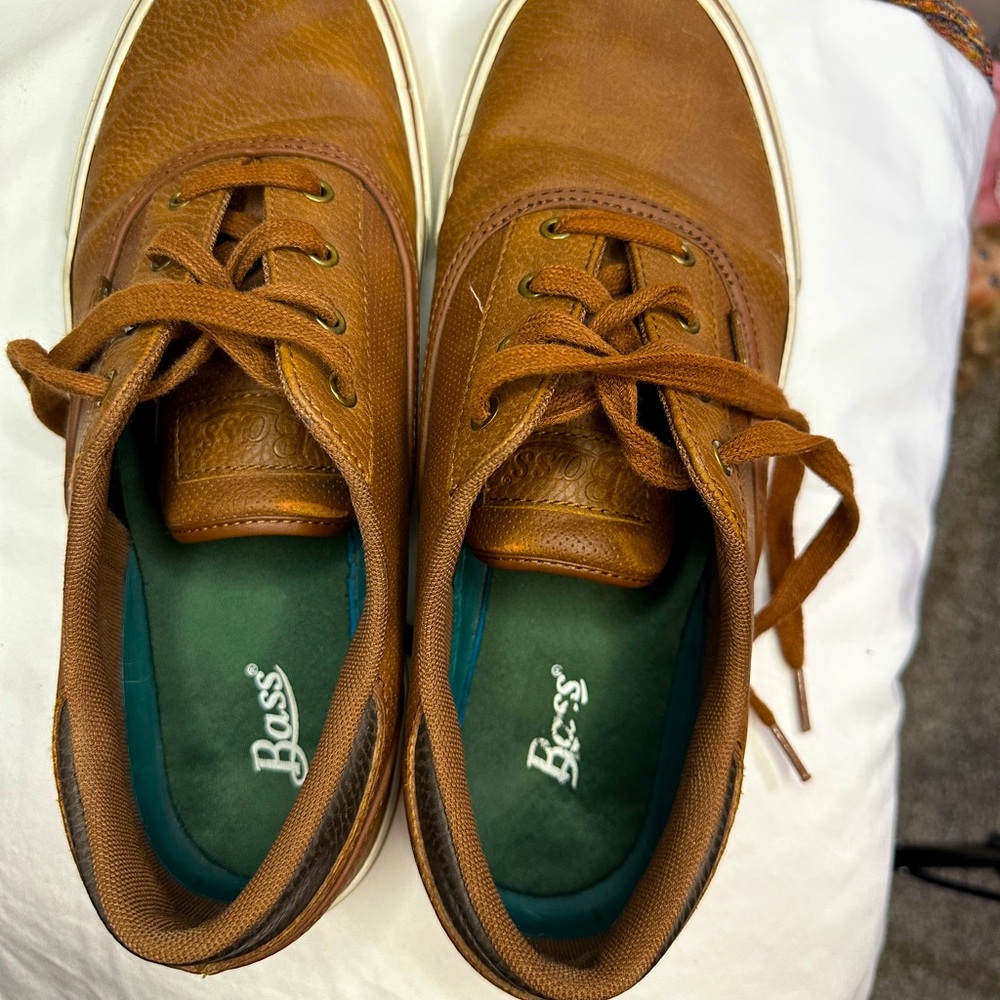 Men’s BASS Casual Lace Up Stylish shoe-Dark Tan color- Size 10